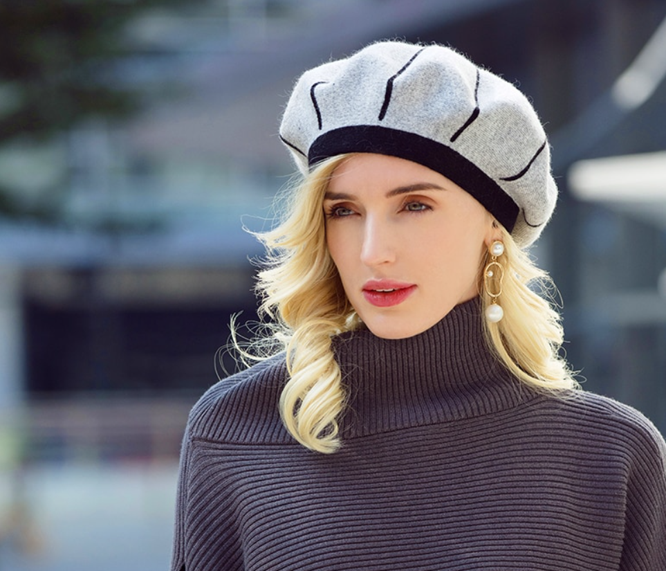 Les bérets La Parisienne : L'accessoire emblématique pour un style chic et intemporel