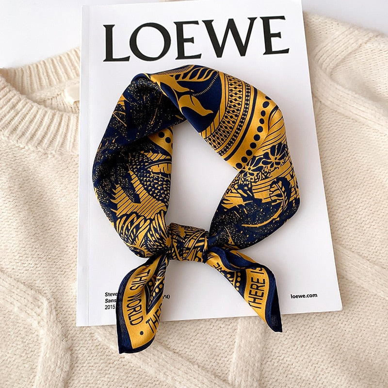 Carré 100% Soie Décoration Egypte Femme | La Parisienne