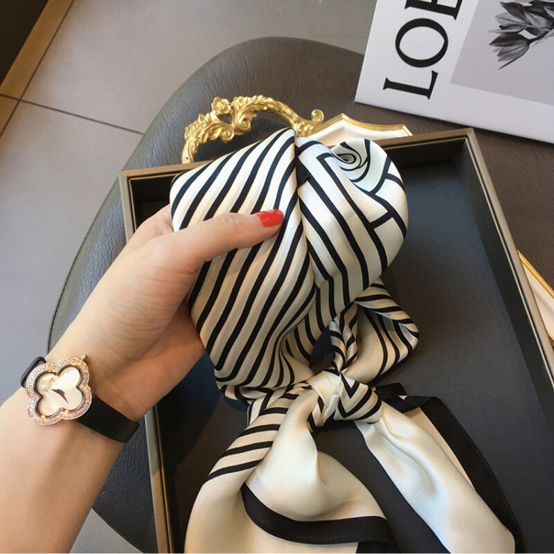 Carré 100% Soie Moderne Femme | La Parisienne