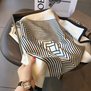 Carré 100% Soie Moderne Femme | La Parisienne
