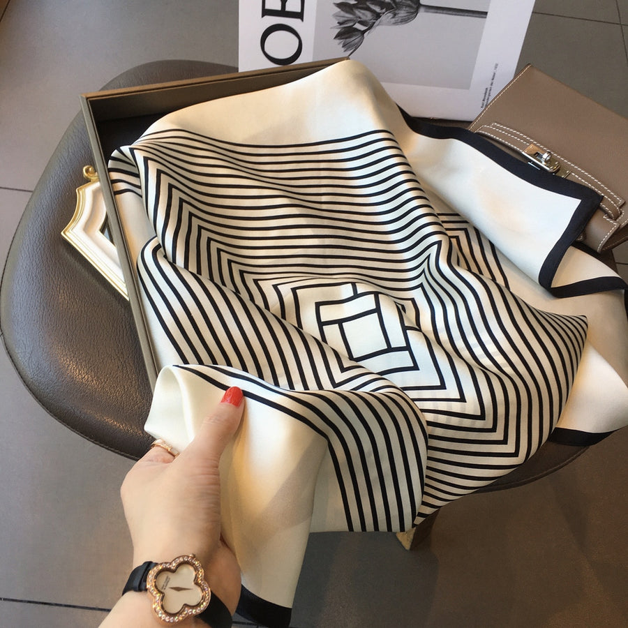Carré 100% Soie Moderne Femme | La Parisienne