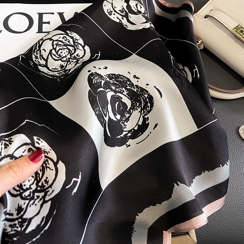 Square 100% Silk Decoration Chic Woman | La Parisienne