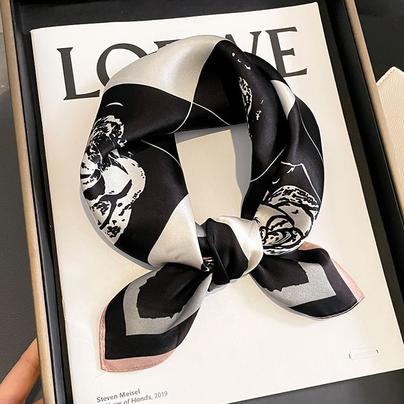 Square 100% Silk Decoration Chic Woman | La Parisienne