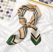 Foulard Carré Sophistiqué Femme | La Parisienne