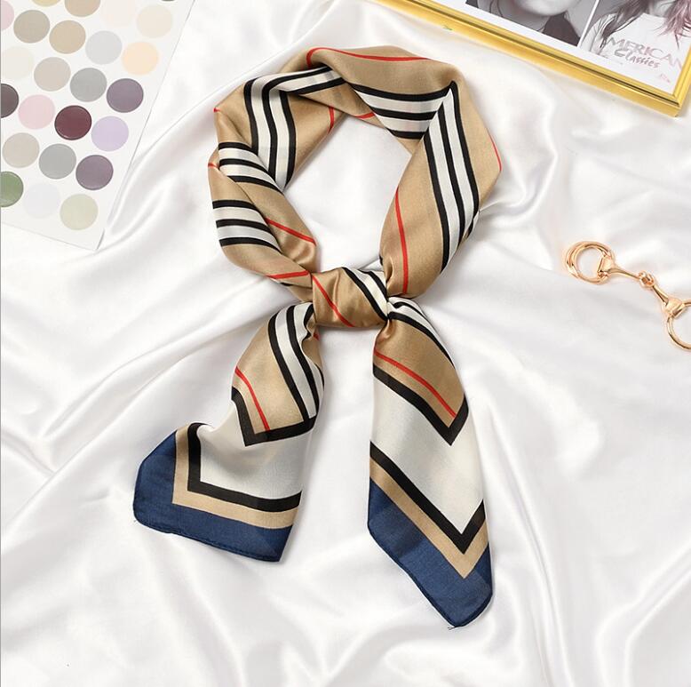 Foulard Carré Sophistiqué Femme | La Parisienne