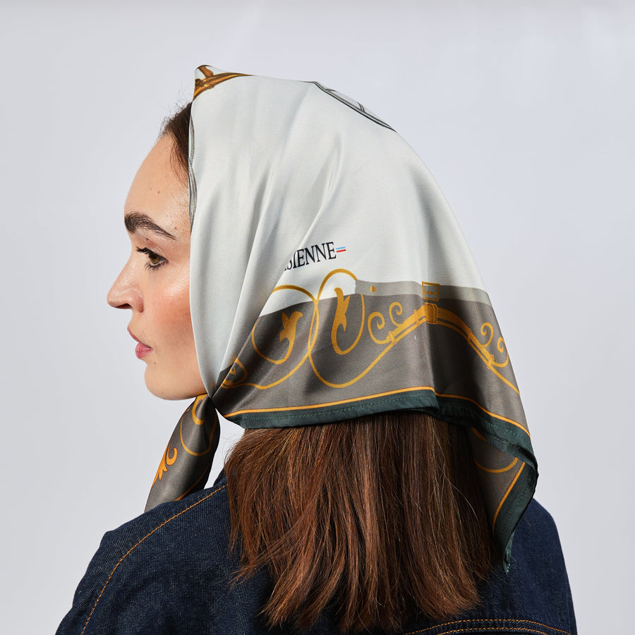 Foulard 100% Pure en Soie Vintage Femme Marina D'Este (465) 88cm x 90cm Foulard 100% Pure en Soie Vintage Femme Marina D'Este (465) 88cm x 90cm