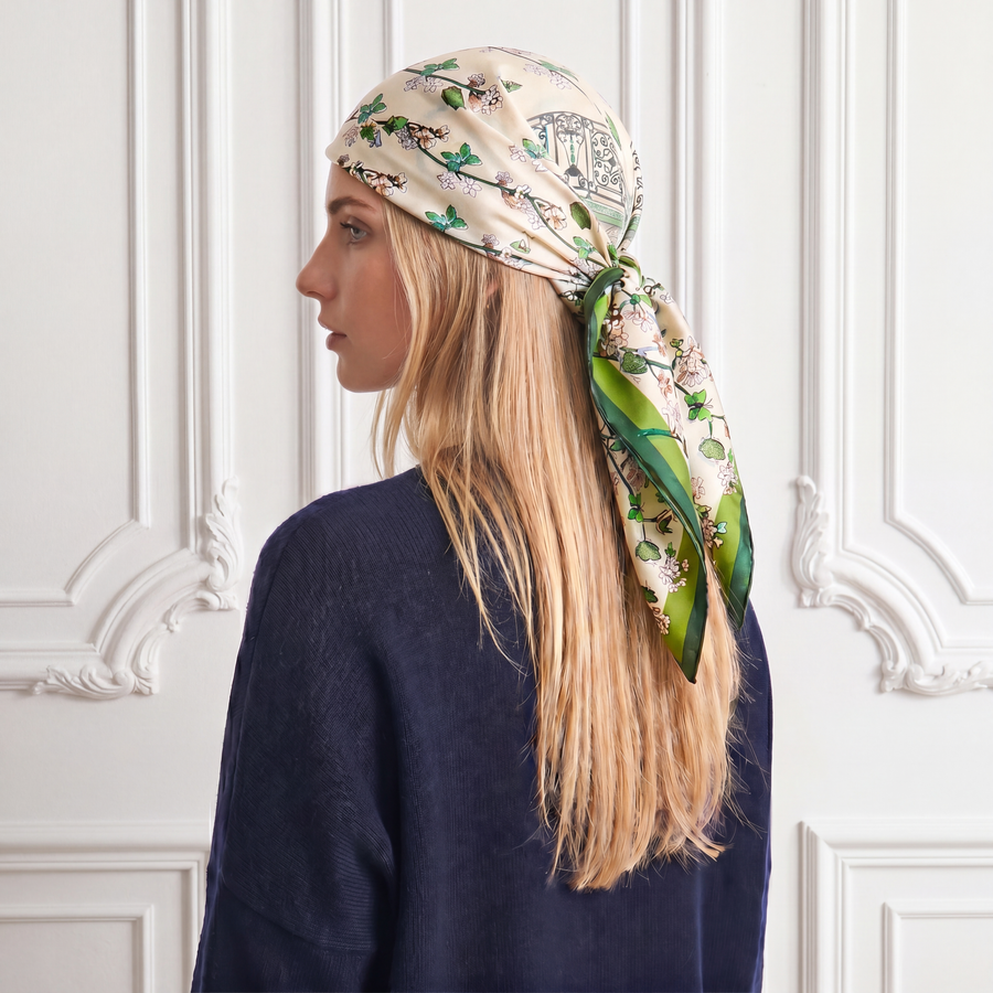 Lenço quadrado 100% seda com decoração floral elegante para mulher | La Parisienne 