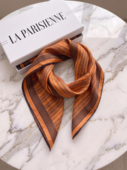 Carré 100% Soie Signature | La Parisienne