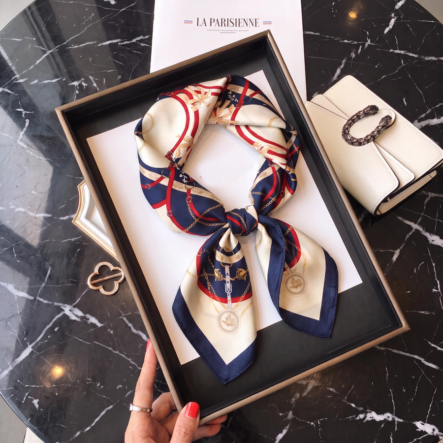 Carré 100% Soie Signature | La Parisienne