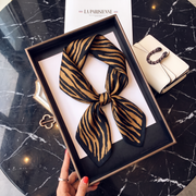 Carré 100% Soie Signature | La Parisienne