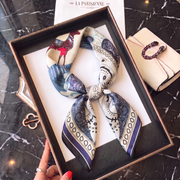 Carré 100% Soie Signature | La Parisienne