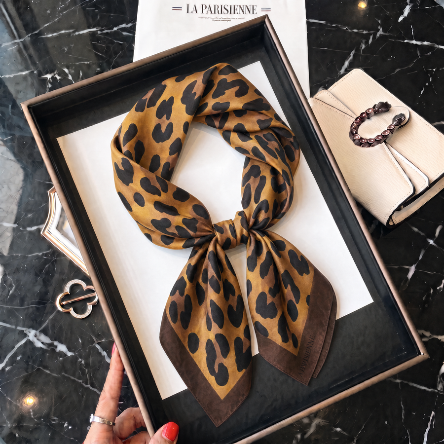 Carré 100% Soie Signature | La Parisienne