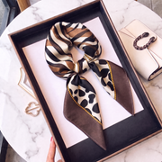 Carré 100% Soie Signature | La Parisienne
