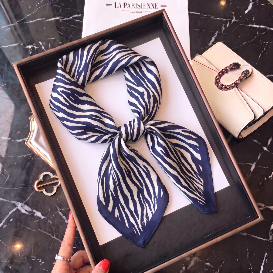 Carré 100% Soie Signature | La Parisienne