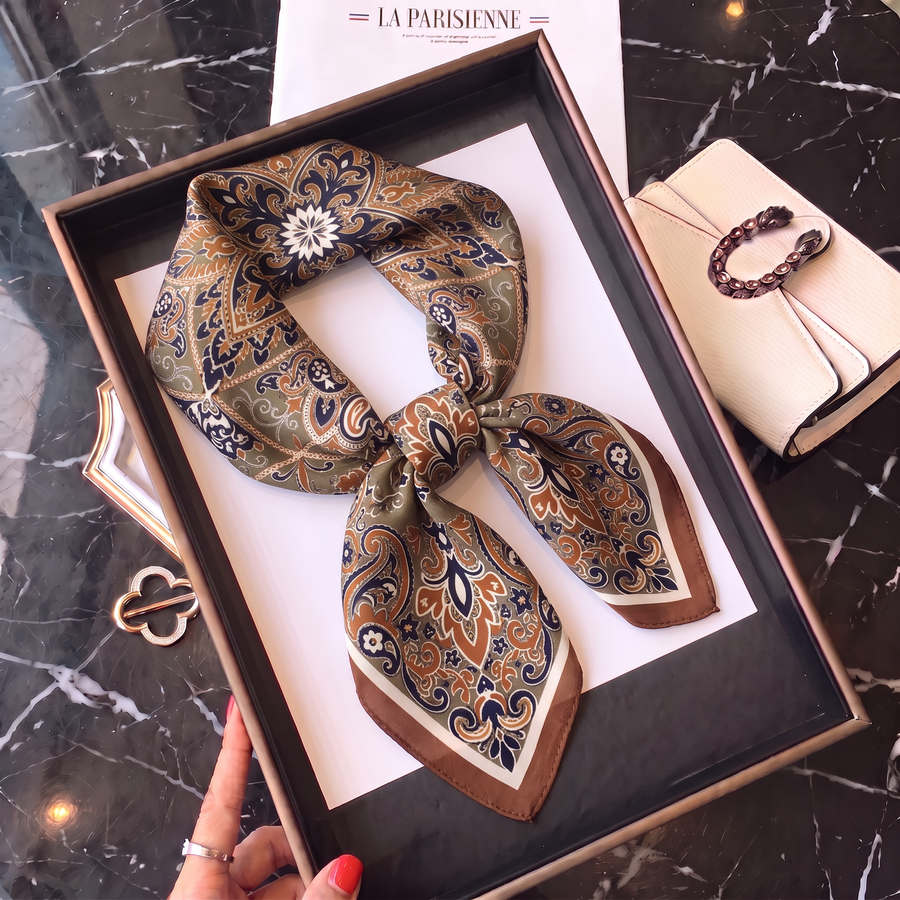 Carré 100% Soie Signature | La Parisienne