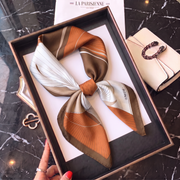 Carré 100% Soie Signature | La Parisienne