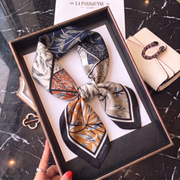 Carré 100% Soie Signature | La Parisienne