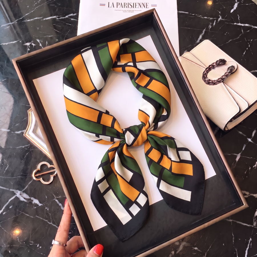 Carré 100% Soie Signature | La Parisienne