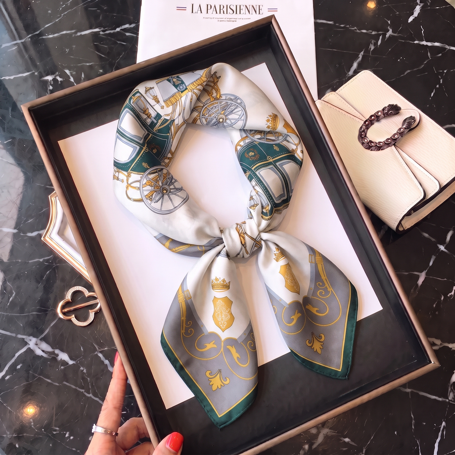 Carré 100% Soie Signature | La Parisienne