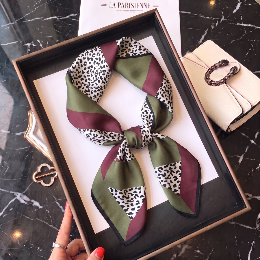 Carré 100% Soie Signature | La Parisienne