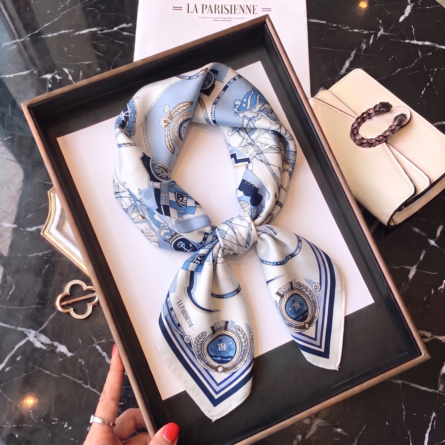 Carré 100% Soie Signature | La Parisienne
