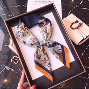 Carré 100% Soie Signature | La Parisienne