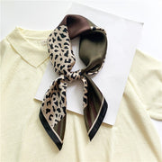 Foulard Carré 100% Soie Motif Vert Tacheté | La Parisienne